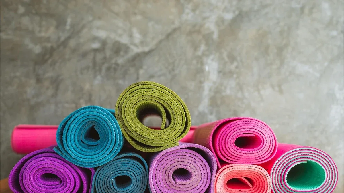 Come organizzare una pratica yoga con soltanto un tappetino
