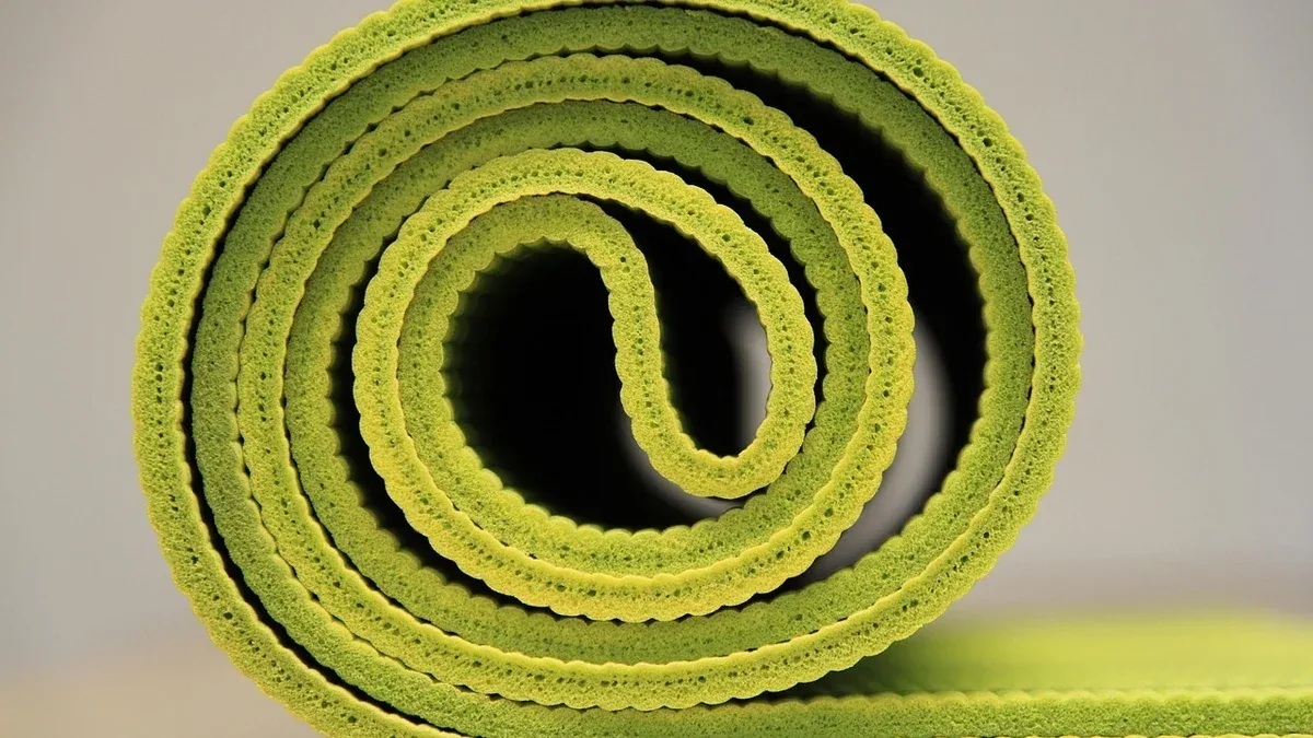 Come lavare un tappetino yoga in gomma naturale senza rovinarlo