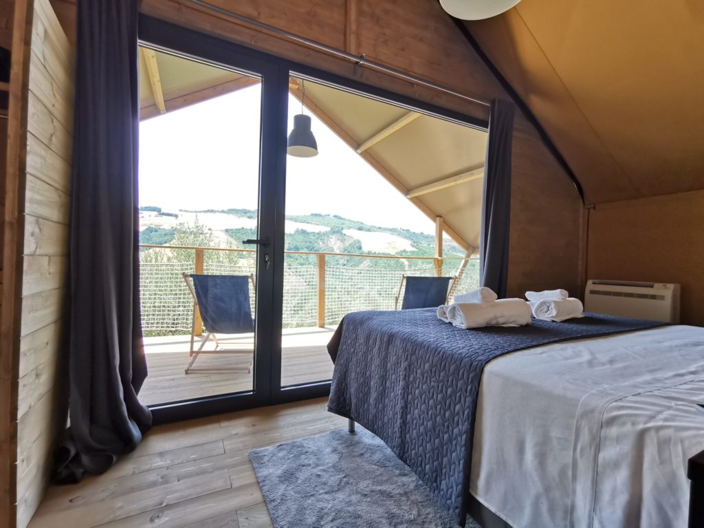 vista dalla camera matrimoniale, terrazzo sulle colline abruzzesi